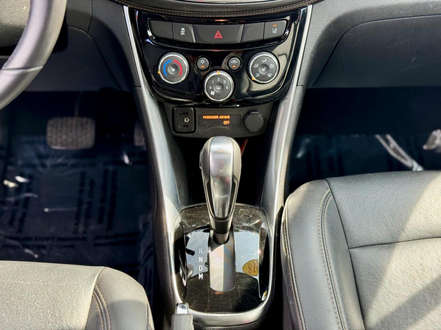 2018 WHITE Chevrolet Trax Premier FWD (3GNCJMSB2JL) with an 1.4L L4 DOHC 16V engine, 6A transmission, located at 7600 S Western Ave., Chicago, IL, 60620, (773) 918-3980, 0.000000, 0.000000 - Photo#12