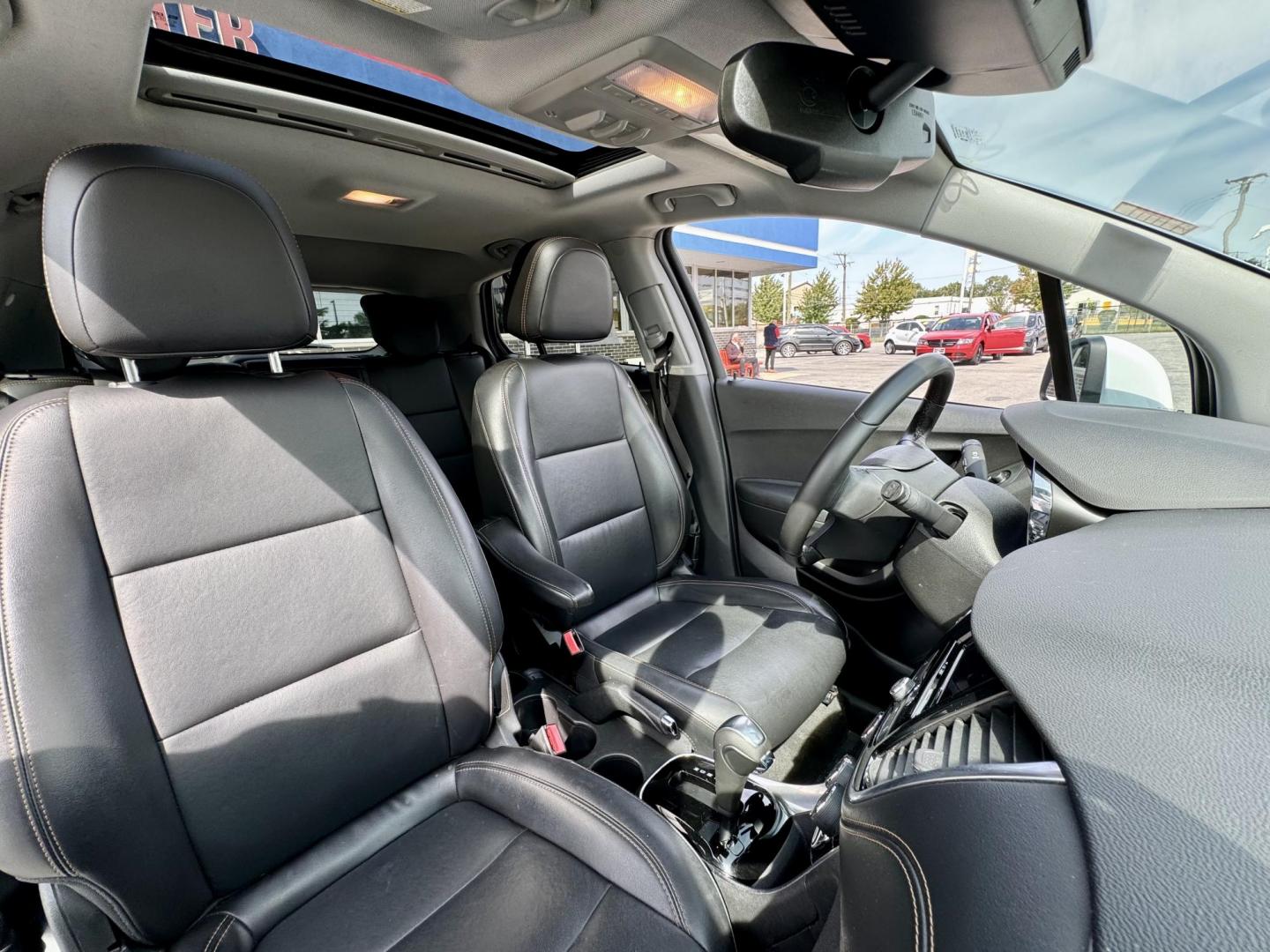 2018 WHITE Chevrolet Trax Premier FWD (3GNCJMSB2JL) with an 1.4L L4 DOHC 16V engine, 6A transmission, located at 7600 S Western Ave., Chicago, IL, 60620, (773) 918-3980, 0.000000, 0.000000 - Photo#9