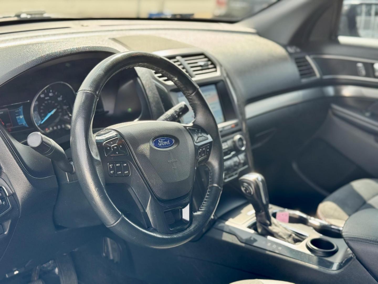 2018 WHITE Ford Explorer XLT FWD (1FM5K7DH7JG) with an 2.3L L4 DOHC 16V engine, 6A transmission, located at 7600 S Western Ave., Chicago, IL, 60620, (773) 918-3980, 0.000000, 0.000000 - Photo#5