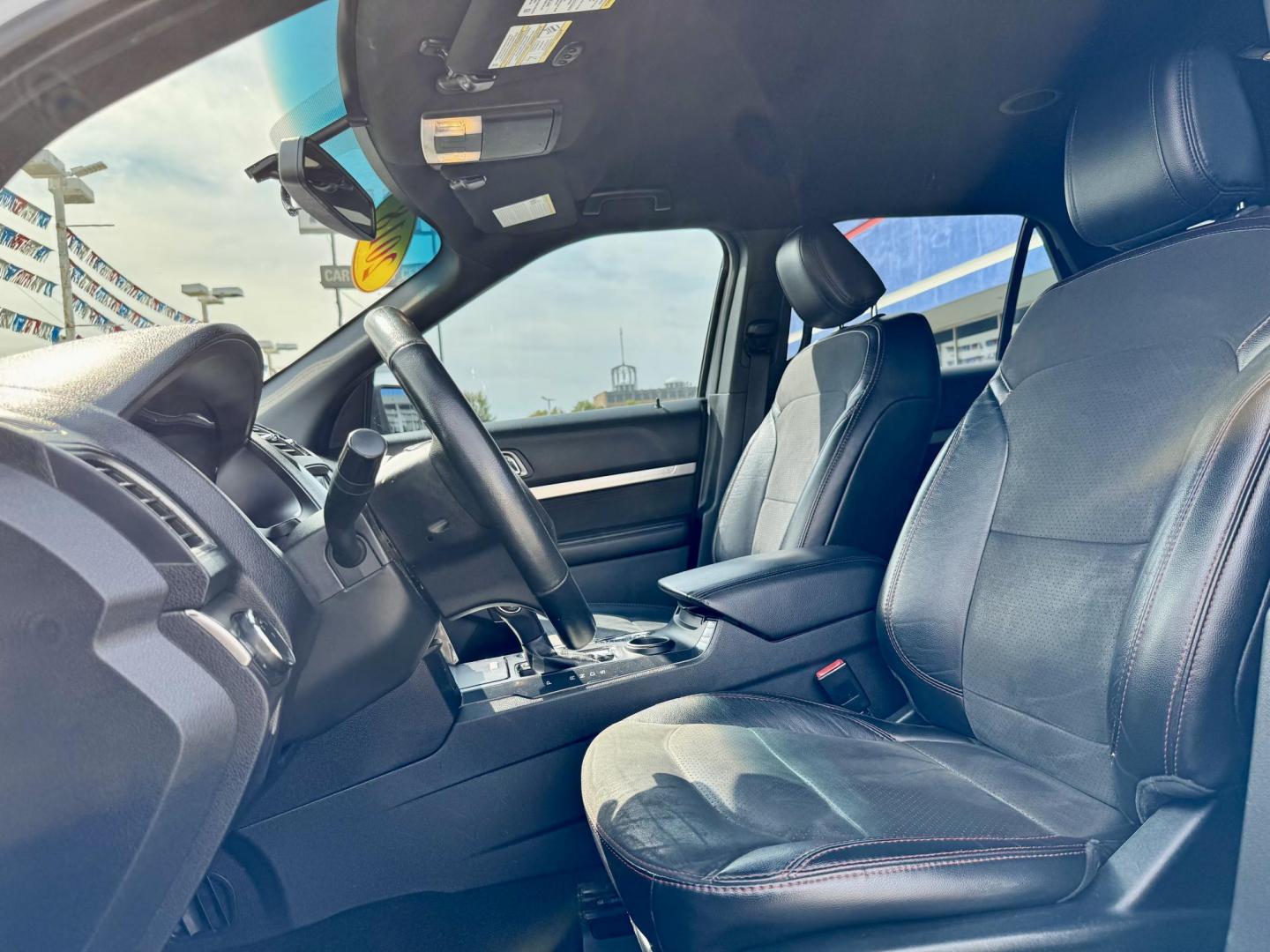 2018 WHITE Ford Explorer XLT FWD (1FM5K7DH7JG) with an 2.3L L4 DOHC 16V engine, 6A transmission, located at 7600 S Western Ave., Chicago, IL, 60620, (773) 918-3980, 0.000000, 0.000000 - Photo#7