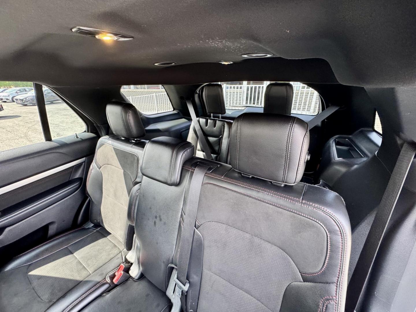 2018 WHITE Ford Explorer XLT FWD (1FM5K7DH7JG) with an 2.3L L4 DOHC 16V engine, 6A transmission, located at 7600 S Western Ave., Chicago, IL, 60620, (773) 918-3980, 0.000000, 0.000000 - Photo#11