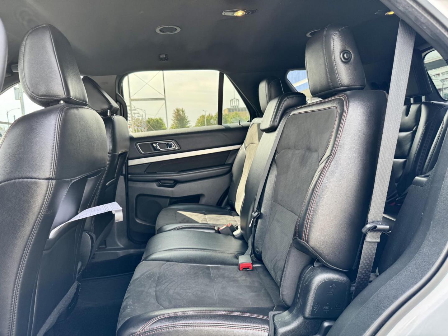 2018 WHITE Ford Explorer XLT FWD (1FM5K7DH7JG) with an 2.3L L4 DOHC 16V engine, 6A transmission, located at 7600 S Western Ave., Chicago, IL, 60620, (773) 918-3980, 0.000000, 0.000000 - Photo#12