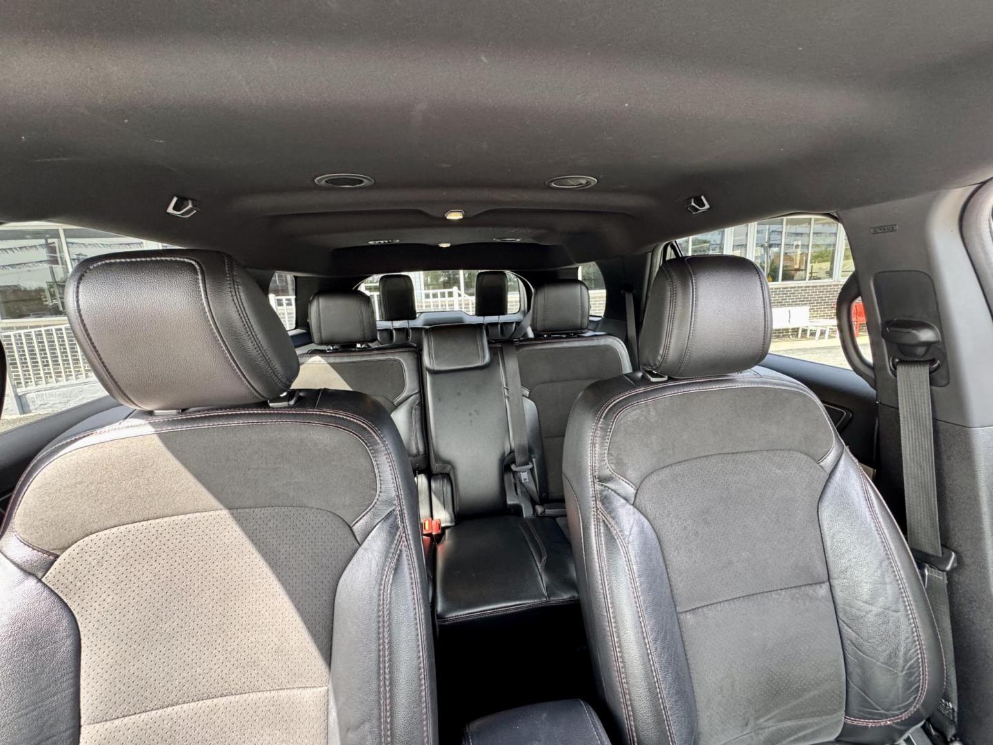 2018 WHITE Ford Explorer XLT FWD (1FM5K7DH7JG) with an 2.3L L4 DOHC 16V engine, 6A transmission, located at 7600 S Western Ave., Chicago, IL, 60620, (773) 918-3980, 0.000000, 0.000000 - Photo#10