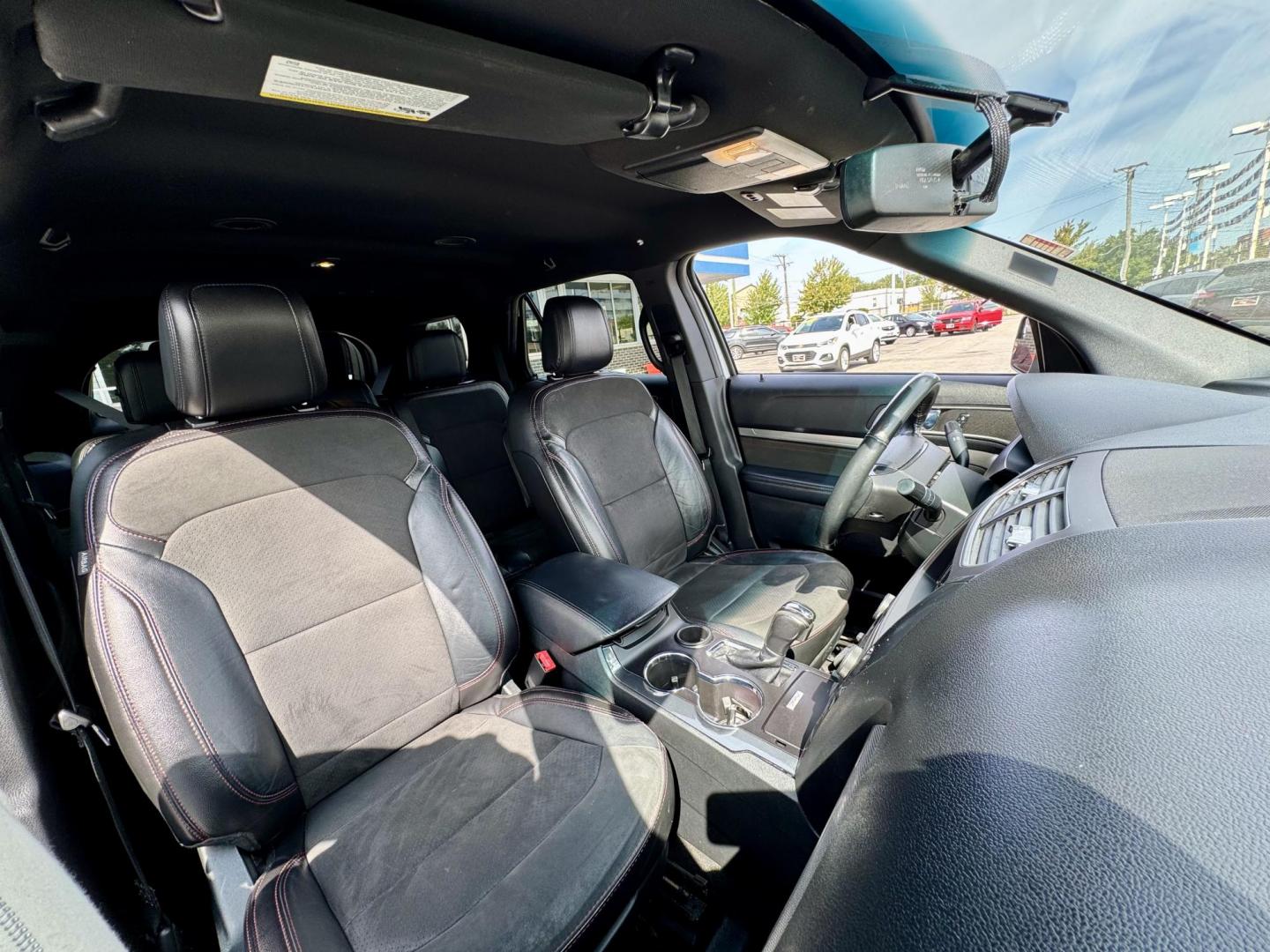 2018 WHITE Ford Explorer XLT FWD (1FM5K7DH7JG) with an 2.3L L4 DOHC 16V engine, 6A transmission, located at 7600 S Western Ave., Chicago, IL, 60620, (773) 918-3980, 0.000000, 0.000000 - Photo#9