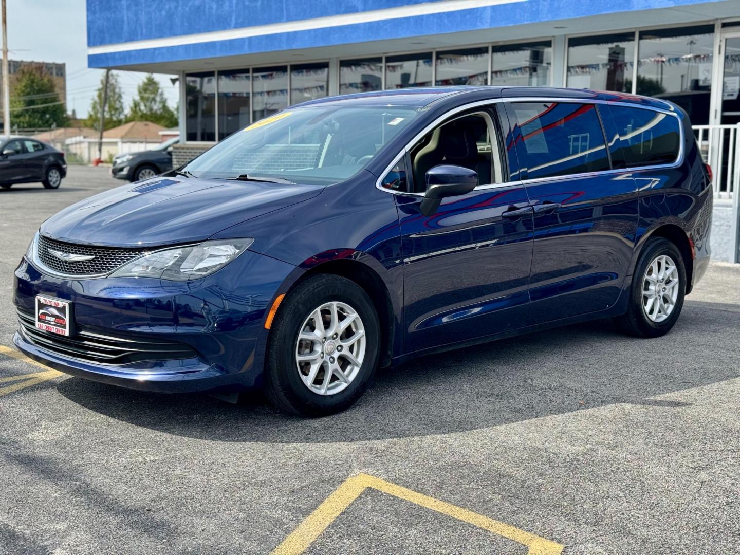 2020 BLUE Chrysler Voyager LX (2C4RC1CG2LR) with an 3.6L V6 DOHC 24V engine, 9A transmission, located at 7600 S Western Ave., Chicago, IL, 60620, (773) 918-3980, 0.000000, 0.000000 - Photo#2