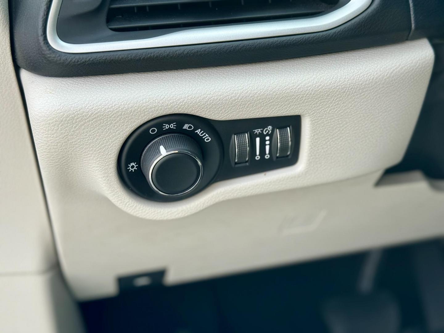 2020 BLUE Chrysler Voyager LX (2C4RC1CG2LR) with an 3.6L V6 DOHC 24V engine, 9A transmission, located at 7600 S Western Ave., Chicago, IL, 60620, (773) 918-3980, 0.000000, 0.000000 - Photo#14
