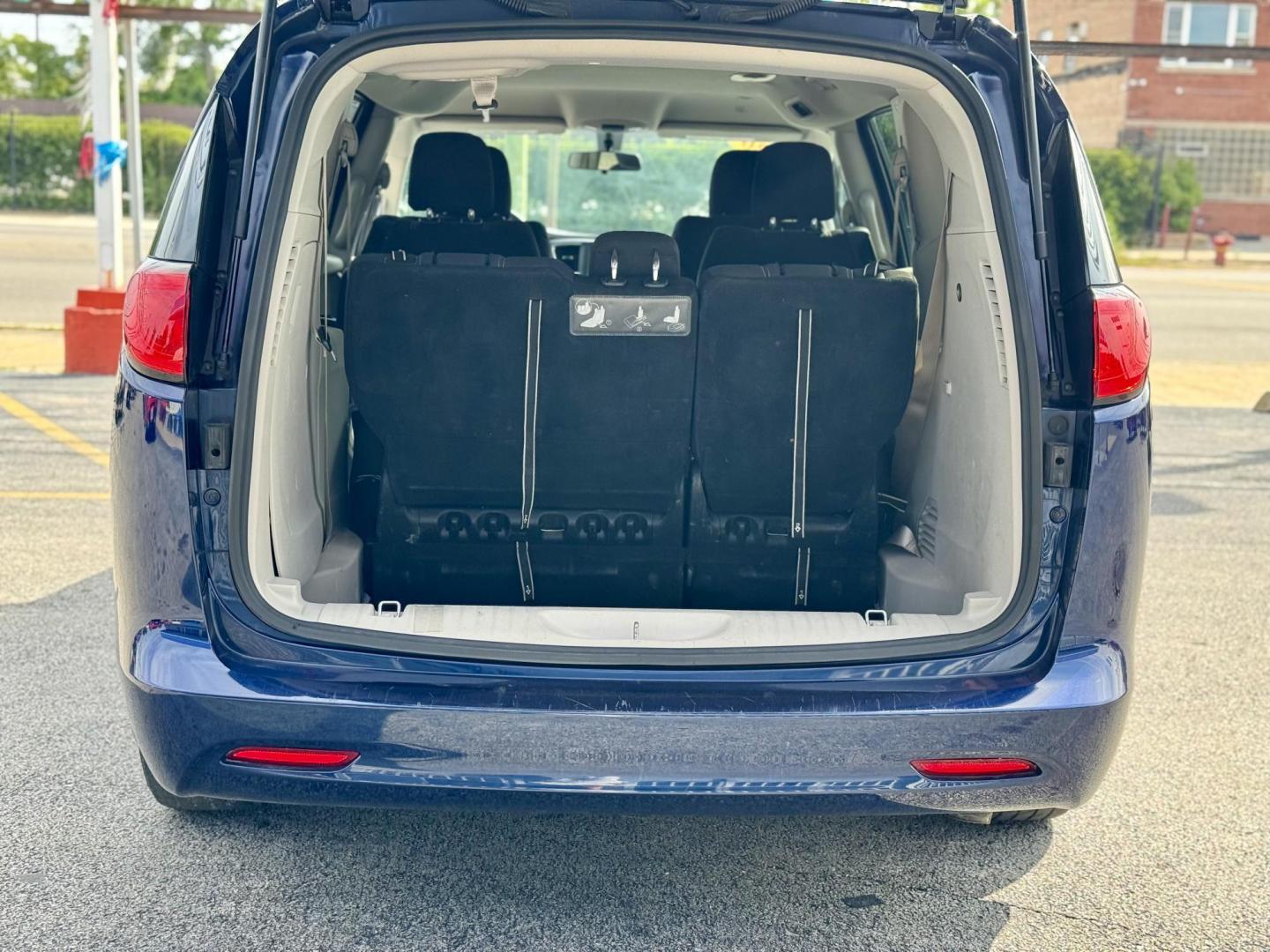 2020 BLUE Chrysler Voyager LX (2C4RC1CG2LR) with an 3.6L V6 DOHC 24V engine, 9A transmission, located at 7600 S Western Ave., Chicago, IL, 60620, (773) 918-3980, 0.000000, 0.000000 - Photo#4