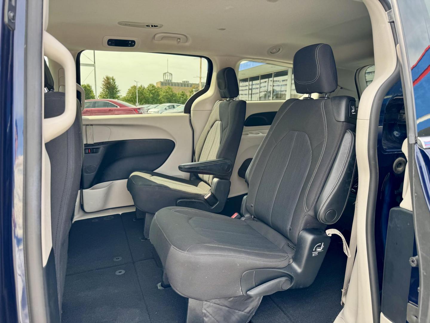2020 BLUE Chrysler Voyager LX (2C4RC1CG2LR) with an 3.6L V6 DOHC 24V engine, 9A transmission, located at 7600 S Western Ave., Chicago, IL, 60620, (773) 918-3980, 0.000000, 0.000000 - Photo#10