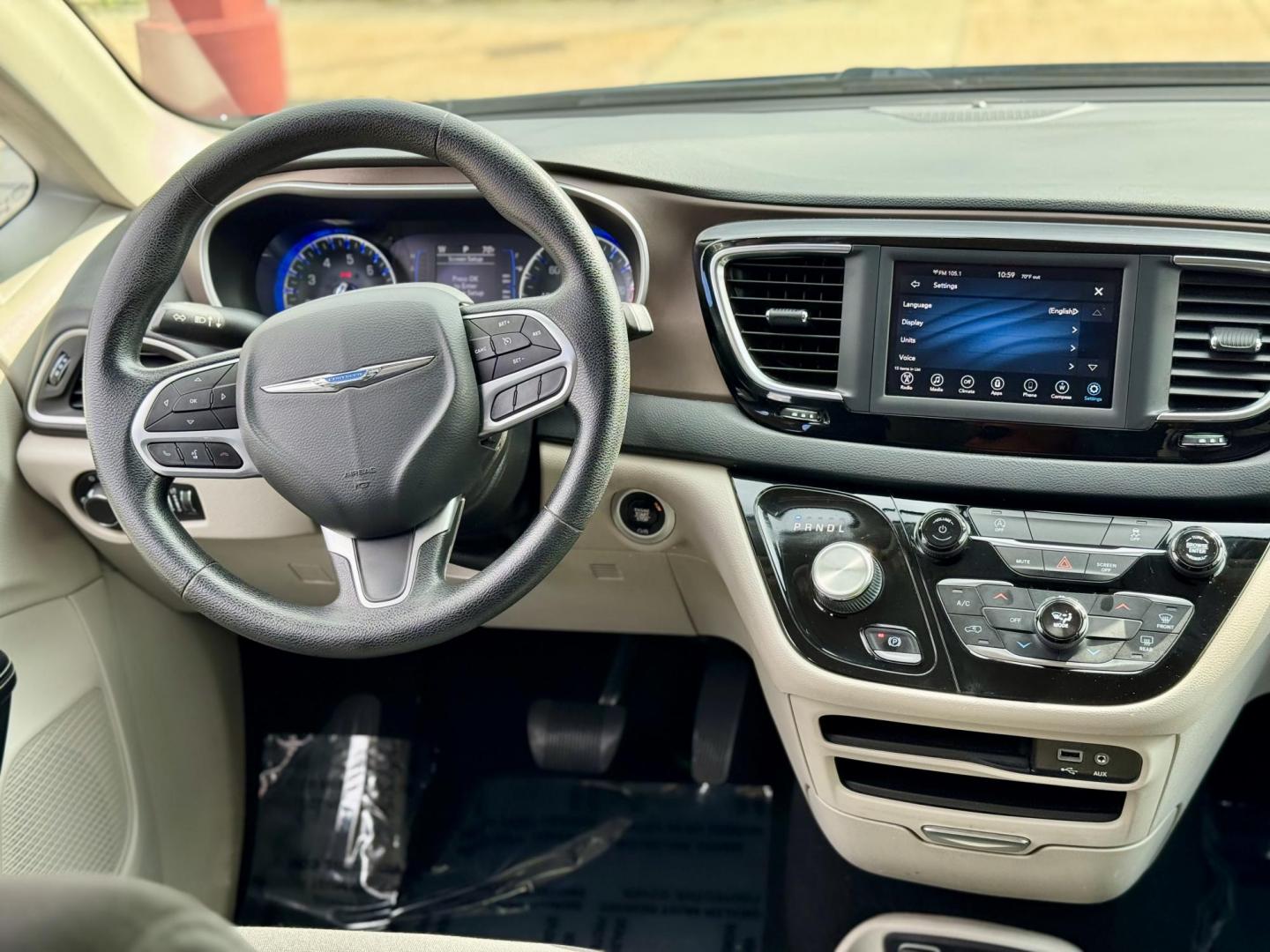 2020 BLUE Chrysler Voyager LX (2C4RC1CG2LR) with an 3.6L V6 DOHC 24V engine, 9A transmission, located at 7600 S Western Ave., Chicago, IL, 60620, (773) 918-3980, 0.000000, 0.000000 - Photo#5