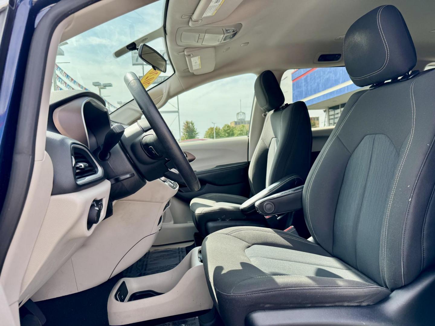 2020 BLUE Chrysler Voyager LX (2C4RC1CG2LR) with an 3.6L V6 DOHC 24V engine, 9A transmission, located at 7600 S Western Ave., Chicago, IL, 60620, (773) 918-3980, 0.000000, 0.000000 - Photo#7