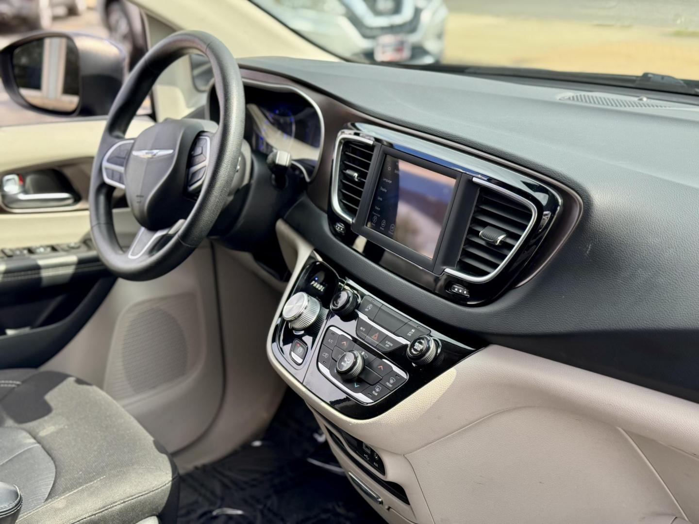 2020 BLUE Chrysler Voyager LX (2C4RC1CG2LR) with an 3.6L V6 DOHC 24V engine, 9A transmission, located at 7600 S Western Ave., Chicago, IL, 60620, (773) 918-3980, 0.000000, 0.000000 - Photo#8