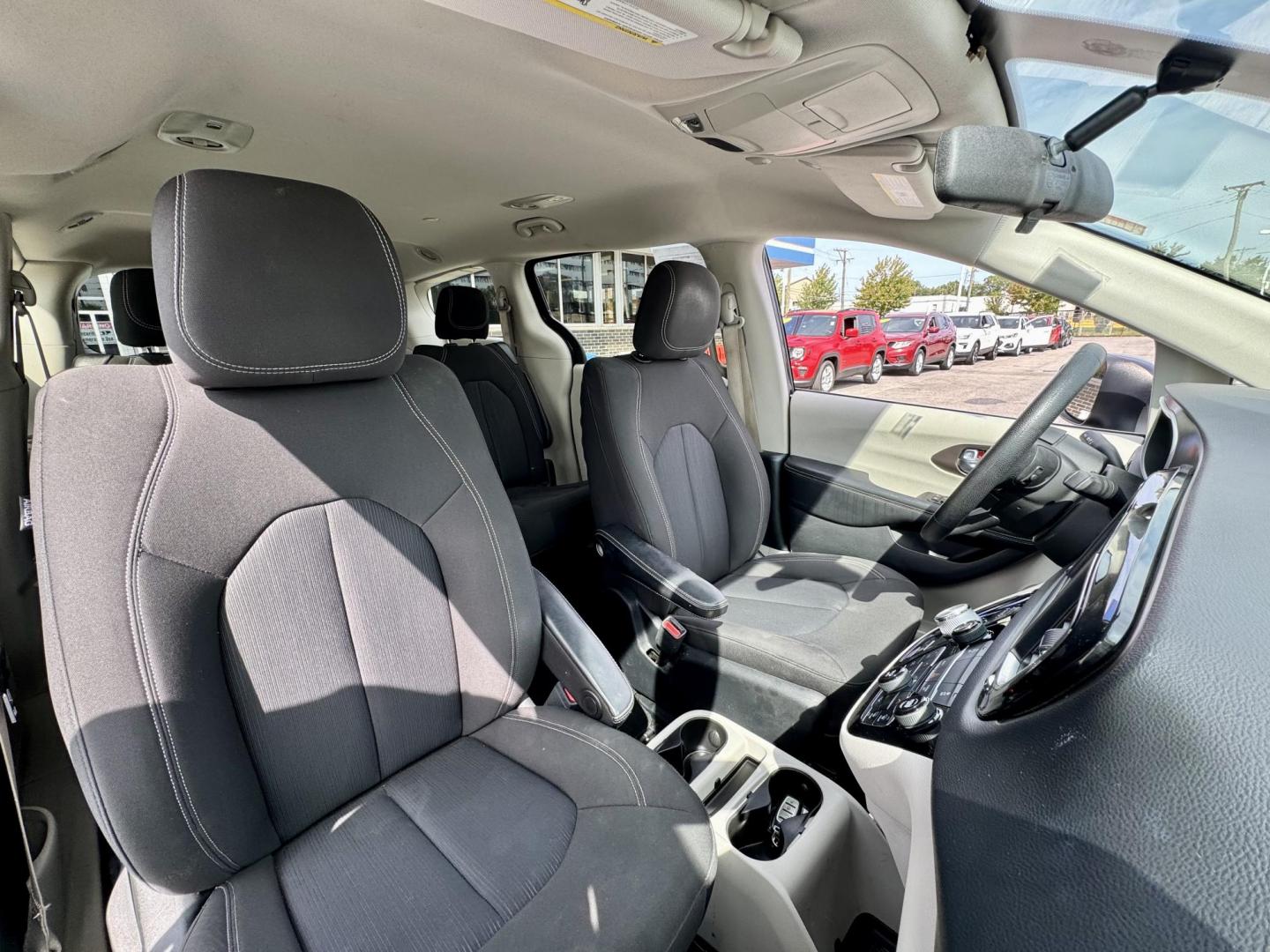 2020 BLUE Chrysler Voyager LX (2C4RC1CG2LR) with an 3.6L V6 DOHC 24V engine, 9A transmission, located at 7600 S Western Ave., Chicago, IL, 60620, (773) 918-3980, 0.000000, 0.000000 - Photo#9