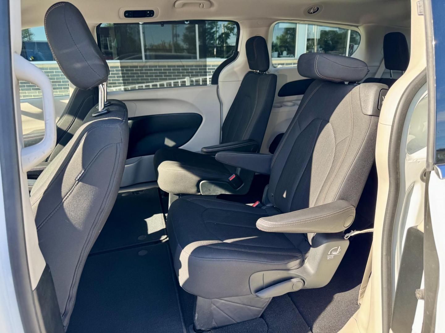 2018 WHITE Chrysler Pacifica Touring Plus (2C4RC1FG1JR) with an 3.6L V6 DOHC 24V engine, 9A transmission, located at 7600 S Western Ave., Chicago, IL, 60620, (773) 918-3980, 0.000000, 0.000000 - Photo#10