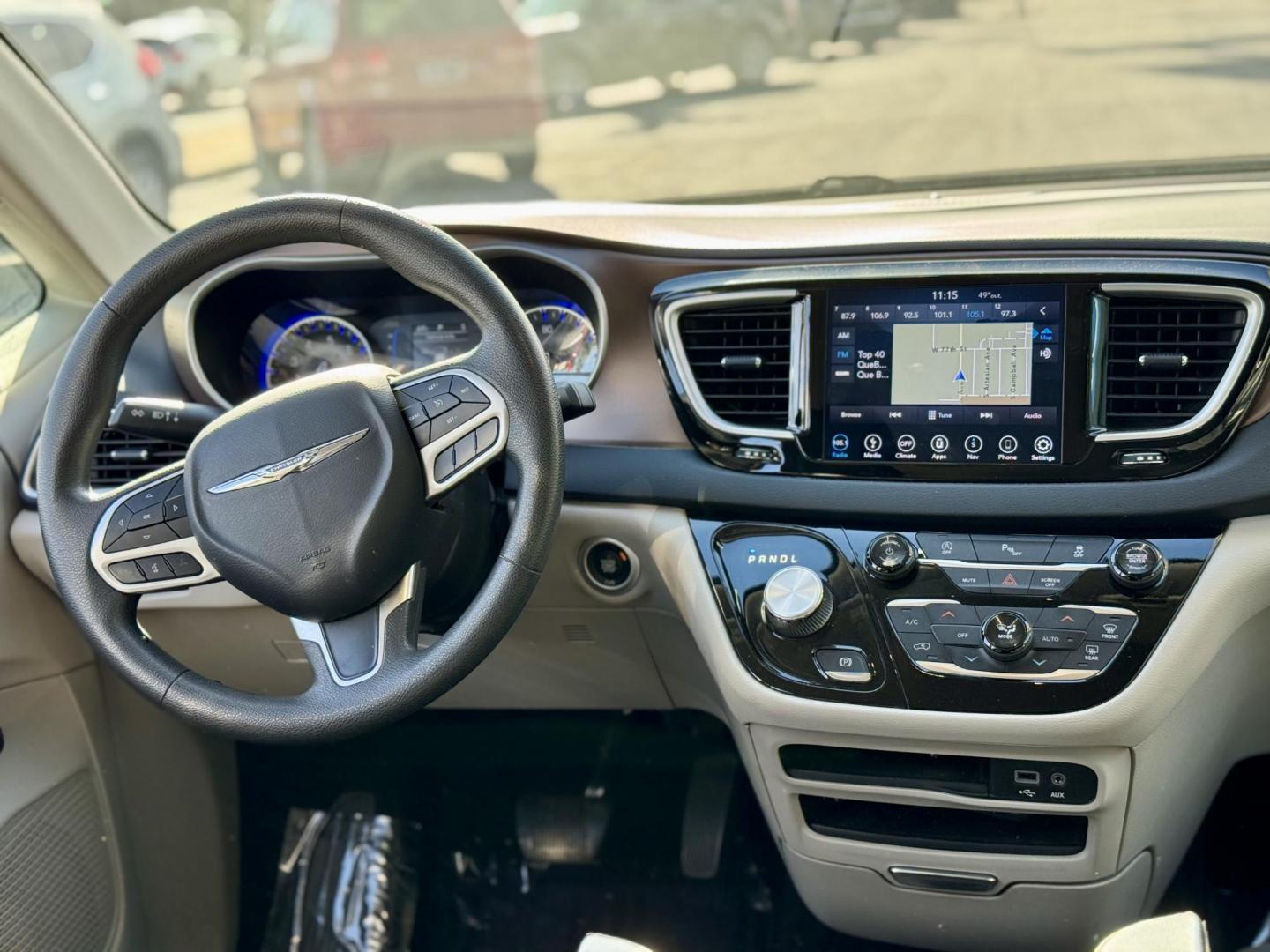 2018 WHITE Chrysler Pacifica Touring Plus (2C4RC1FG1JR) with an 3.6L V6 DOHC 24V engine, 9A transmission, located at 7600 S Western Ave., Chicago, IL, 60620, (773) 918-3980, 0.000000, 0.000000 - Photo#6