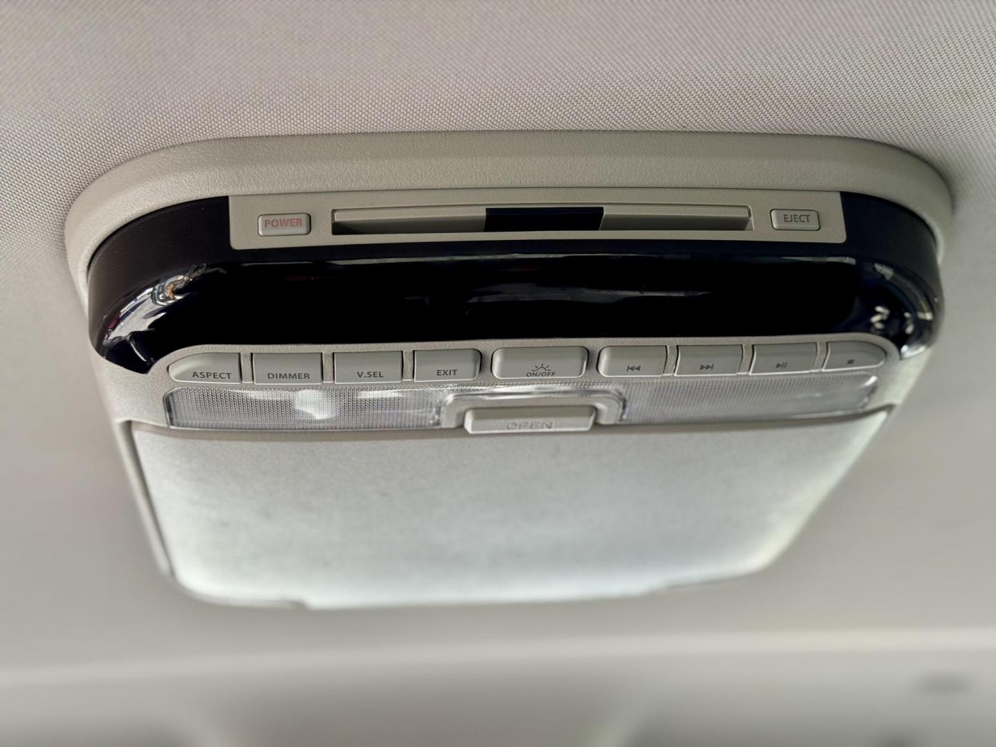 2018 WHITE Chrysler Pacifica Touring Plus (2C4RC1FG1JR) with an 3.6L V6 DOHC 24V engine, 9A transmission, located at 7600 S Western Ave., Chicago, IL, 60620, (773) 918-3980, 0.000000, 0.000000 - Photo#14