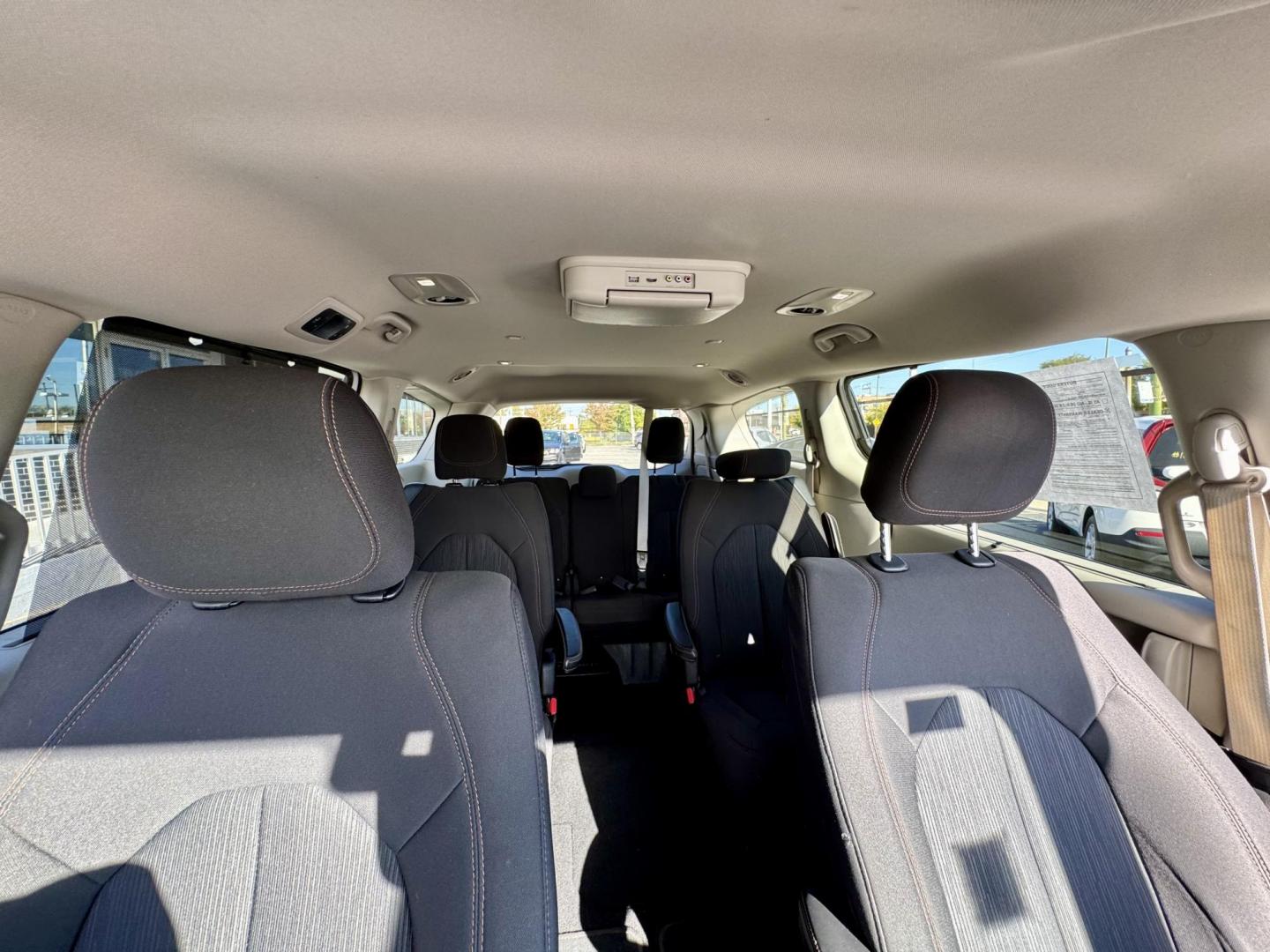 2018 WHITE Chrysler Pacifica Touring Plus (2C4RC1FG1JR) with an 3.6L V6 DOHC 24V engine, 9A transmission, located at 7600 S Western Ave., Chicago, IL, 60620, (773) 918-3980, 0.000000, 0.000000 - Photo#12