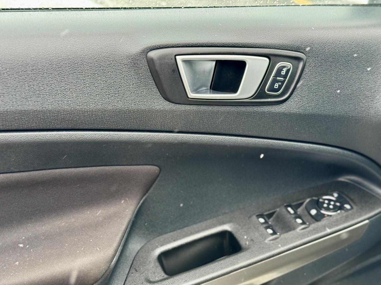 2018 WHITE Ford EcoSport SE (MAJ3P1TE2JC) with an 1.0L L3 engine, 6A transmission, located at 7600 S Western Ave., Chicago, IL, 60620, (773) 918-3980, 0.000000, 0.000000 - Photo#5