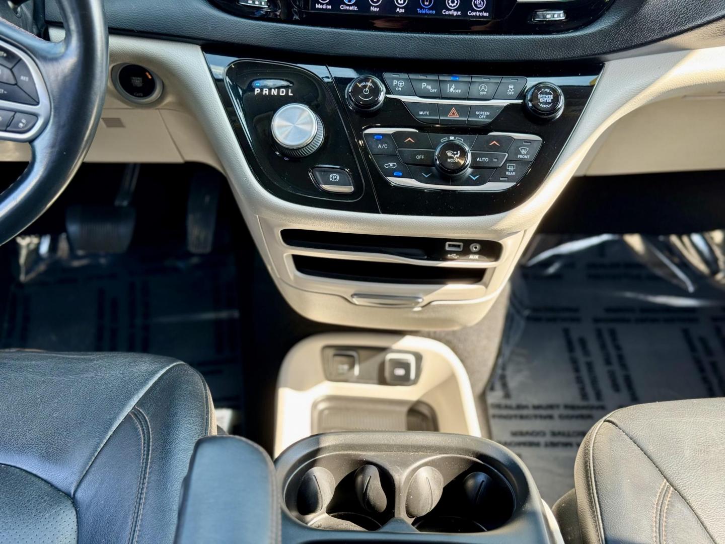 2020 BLUE Chrysler Pacifica Touring-L (2C4RC1BG1LR) with an 3.6L V6 DOHC 24V engine, 9A transmission, located at 7600 S Western Ave., Chicago, IL, 60620, (773) 918-3980, 0.000000, 0.000000 - Photo#13