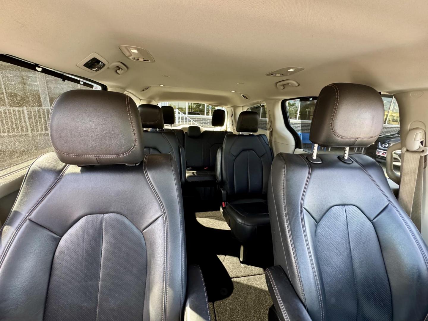 2020 BLUE Chrysler Pacifica Touring-L (2C4RC1BG1LR) with an 3.6L V6 DOHC 24V engine, 9A transmission, located at 7600 S Western Ave., Chicago, IL, 60620, (773) 918-3980, 0.000000, 0.000000 - Photo#12
