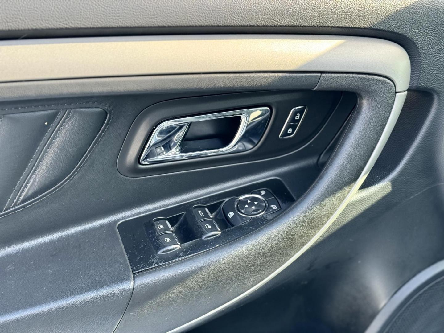 2015 SILVER Ford Taurus SEL FWD (1FAHP2E83FG) with an 3.5L V6 DOHC 24V engine, 6-Speed Automatic transmission, located at 7600 S Western Ave., Chicago, IL, 60620, (773) 918-3980, 0.000000, 0.000000 - Photo#6