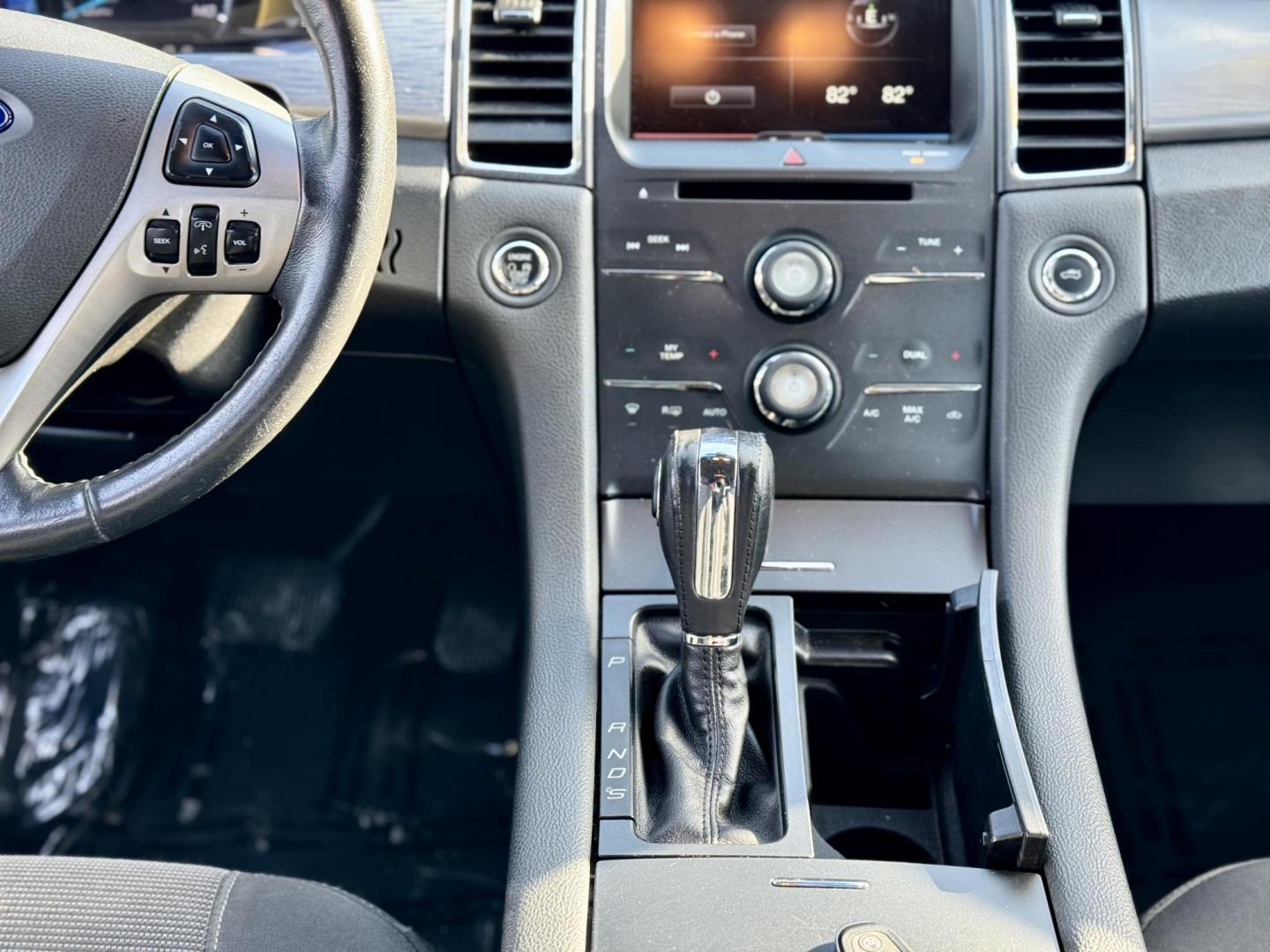 2015 SILVER Ford Taurus SEL FWD (1FAHP2E83FG) with an 3.5L V6 DOHC 24V engine, 6-Speed Automatic transmission, located at 7600 S Western Ave., Chicago, IL, 60620, (773) 918-3980, 0.000000, 0.000000 - Photo#10