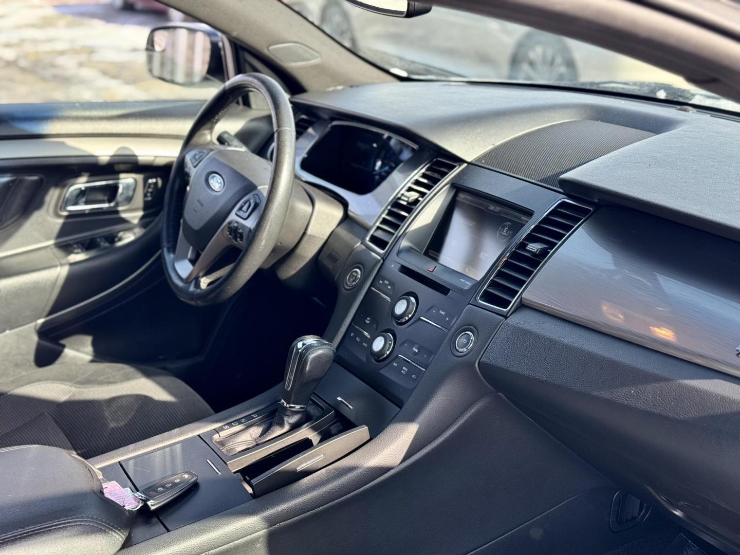 2015 SILVER Ford Taurus SEL FWD (1FAHP2E83FG) with an 3.5L V6 DOHC 24V engine, 6-Speed Automatic transmission, located at 7600 S Western Ave., Chicago, IL, 60620, (773) 918-3980, 0.000000, 0.000000 - Photo#11