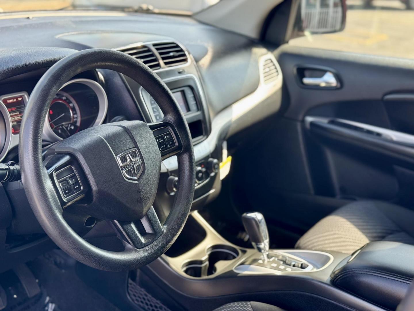 2020 RED Dodge Journey SE Value (3C4PDCAB2LT) with an 2.4L L4 DOHC 16V engine, 6A transmission, located at 7600 S Western Ave., Chicago, IL, 60620, (773) 918-3980, 0.000000, 0.000000 - Photo#5