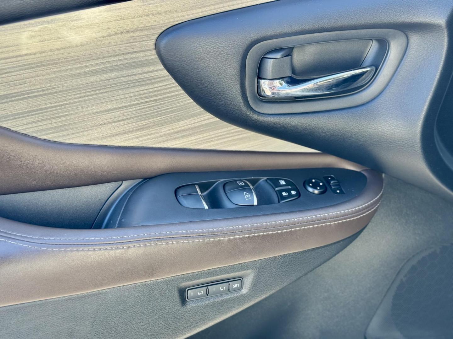 2015 WHITE Nissan Murano Platinum AWD (5N1AZ2MHXFN) with an 3.5L V6 DOHC 24V engine, Continuously Variable Transmission transmission, located at 7600 S Western Ave., Chicago, IL, 60620, (773) 918-3980, 0.000000, 0.000000 - Photo#13