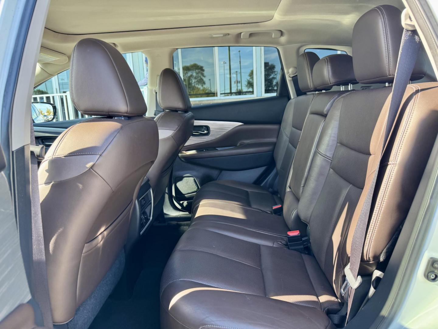 2015 WHITE Nissan Murano Platinum AWD (5N1AZ2MHXFN) with an 3.5L V6 DOHC 24V engine, Continuously Variable Transmission transmission, located at 7600 S Western Ave., Chicago, IL, 60620, (773) 918-3980, 0.000000, 0.000000 - Photo#10