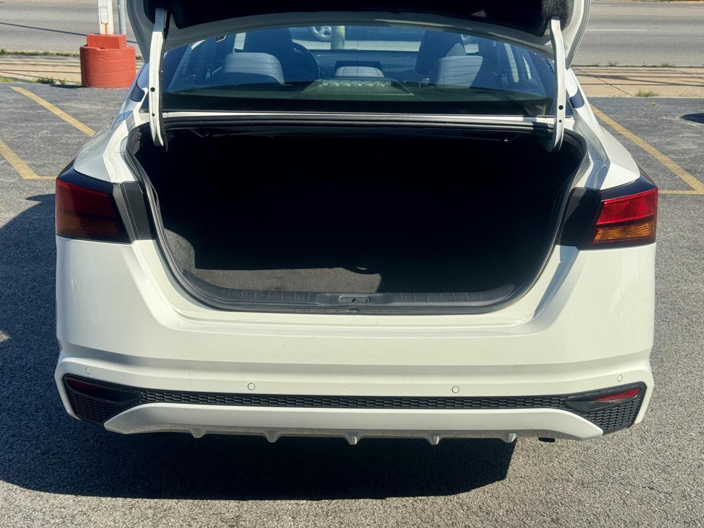 2021 WHITE Nissan Altima 2.5 S (1N4BL4BV7MN) with an 2.5L L4 DOHC 16V engine, CVT transmission, located at 7600 S Western Ave., Chicago, IL, 60620, (773) 918-3980, 0.000000, 0.000000 - Photo#5