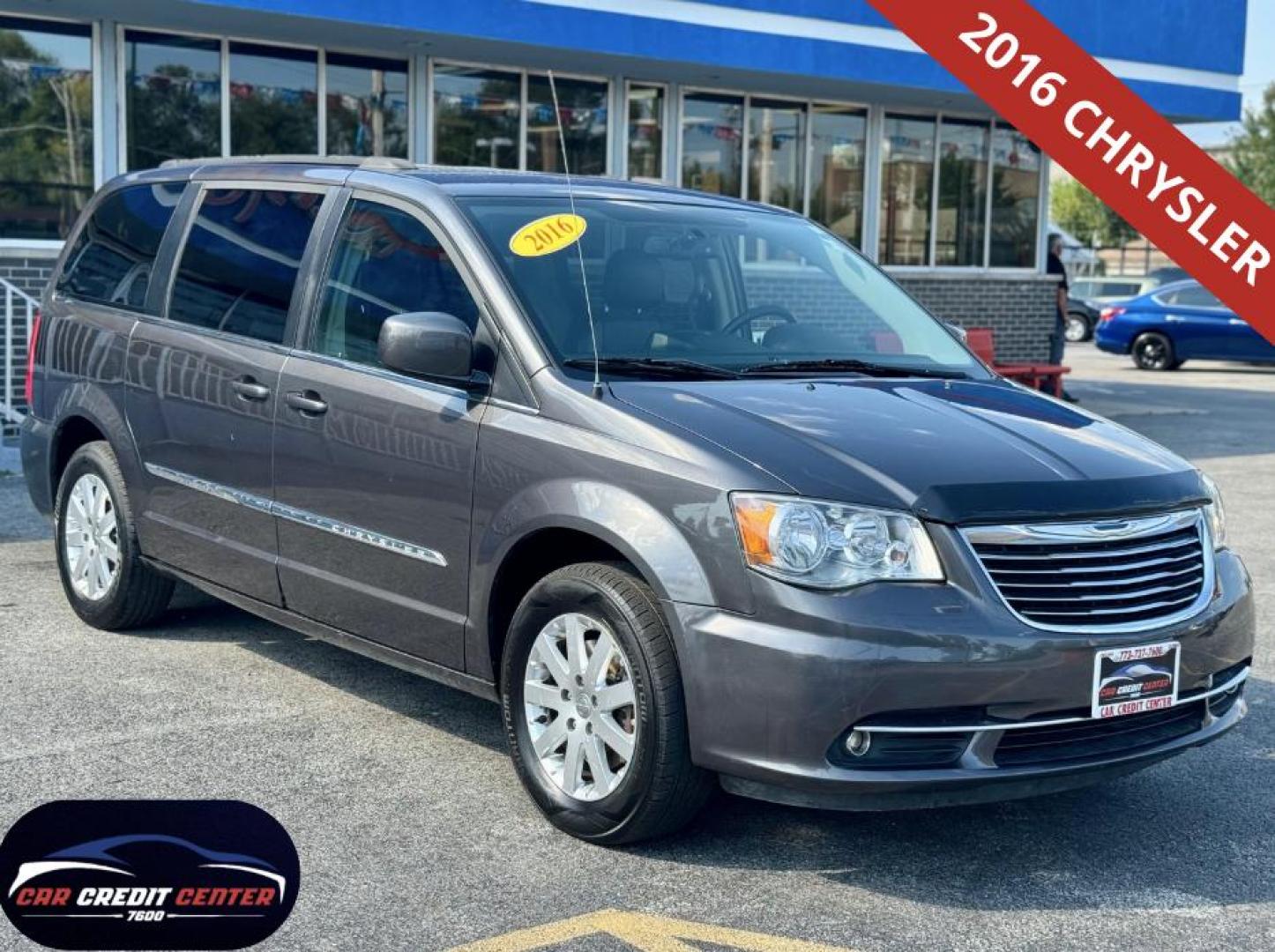 2016 GRAY Chrysler Town and Country Touring (2C4RC1BG9GR) with an 3.6L V6 DOHC 24V engine, 6A transmission, located at 7600 S Western Ave., Chicago, IL, 60620, (773) 918-3980, 0.000000, 0.000000 - Photo#0