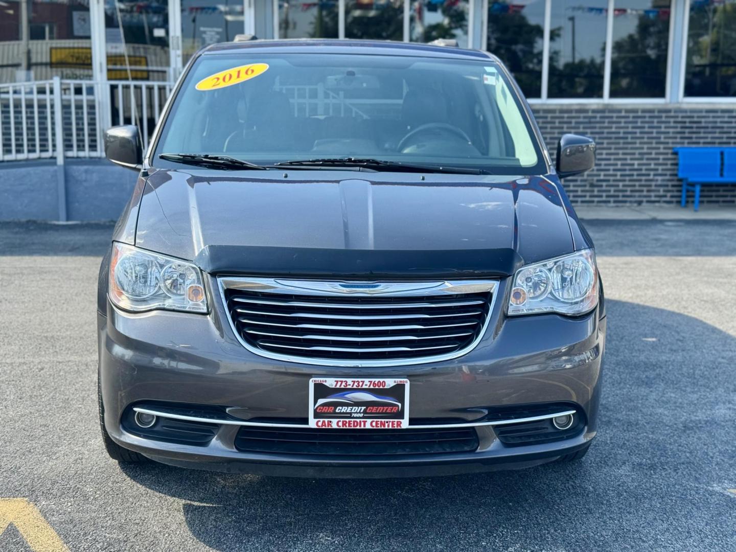 2016 GRAY Chrysler Town and Country Touring (2C4RC1BG9GR) with an 3.6L V6 DOHC 24V engine, 6A transmission, located at 7600 S Western Ave., Chicago, IL, 60620, (773) 918-3980, 0.000000, 0.000000 - Photo#1