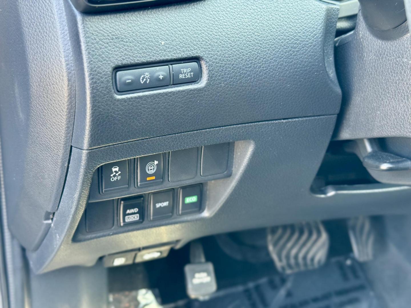 2017 GRAY Nissan Rogue S AWD (KNMAT2MV3HP) with an 2.5L L4 DOHC 16V engine, CVT transmission, located at 7600 S Western Ave., Chicago, IL, 60620, (773) 918-3980, 0.000000, 0.000000 - Photo#12