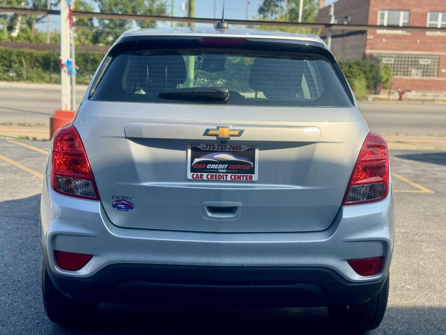 2018 SILVER Chevrolet Trax LS FWD (KL7CJKSB7JB) with an 1.4L L4 DOHC 16V engine, 6A transmission, located at 7600 S Western Ave., Chicago, IL, 60620, (773) 918-3980, 0.000000, 0.000000 - Photo#3