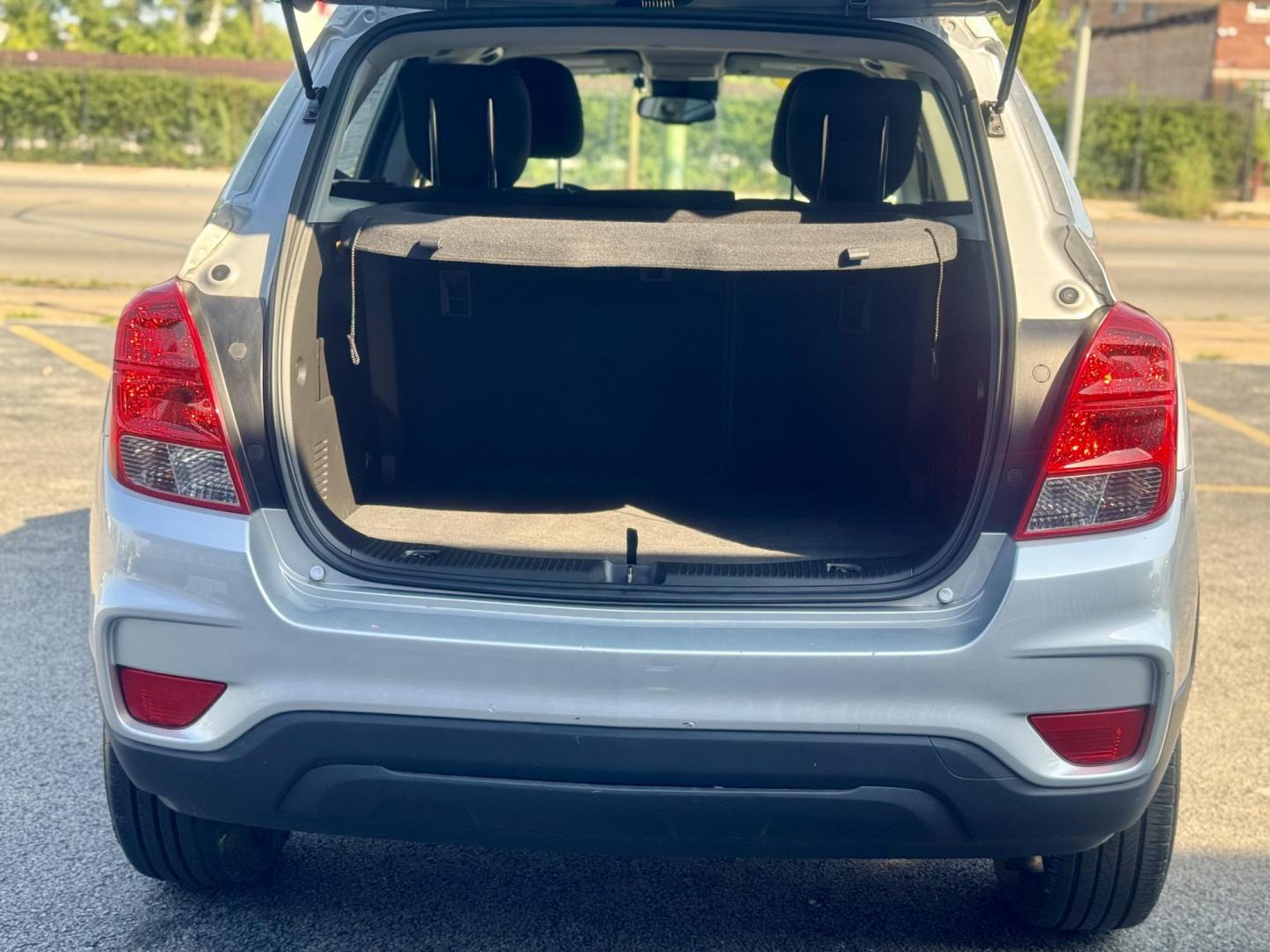 2018 SILVER Chevrolet Trax LS FWD (KL7CJKSB7JB) with an 1.4L L4 DOHC 16V engine, 6A transmission, located at 7600 S Western Ave., Chicago, IL, 60620, (773) 918-3980, 0.000000, 0.000000 - Photo#4