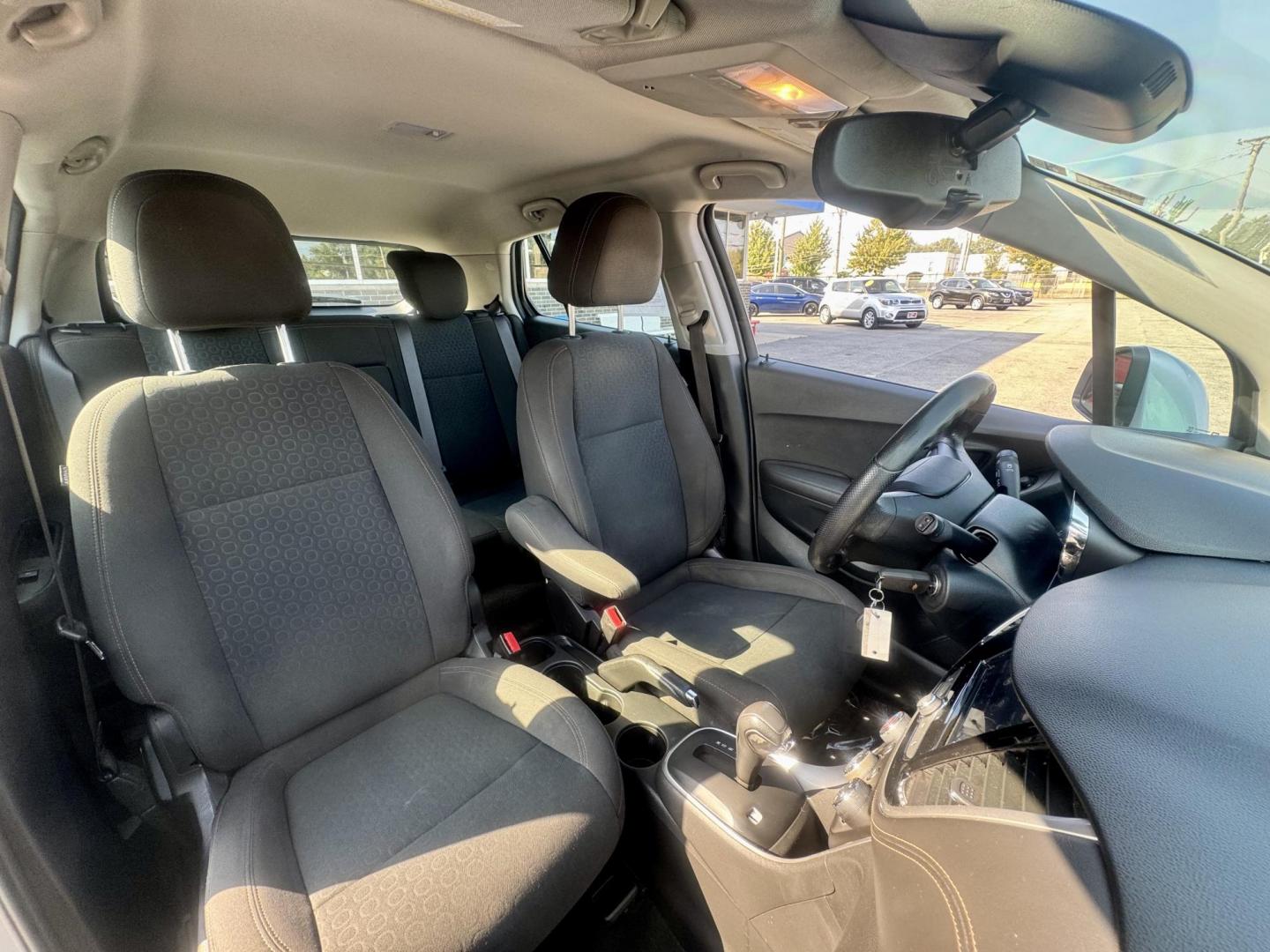 2018 SILVER Chevrolet Trax LS FWD (KL7CJKSB7JB) with an 1.4L L4 DOHC 16V engine, 6A transmission, located at 7600 S Western Ave., Chicago, IL, 60620, (773) 918-3980, 0.000000, 0.000000 - Photo#8