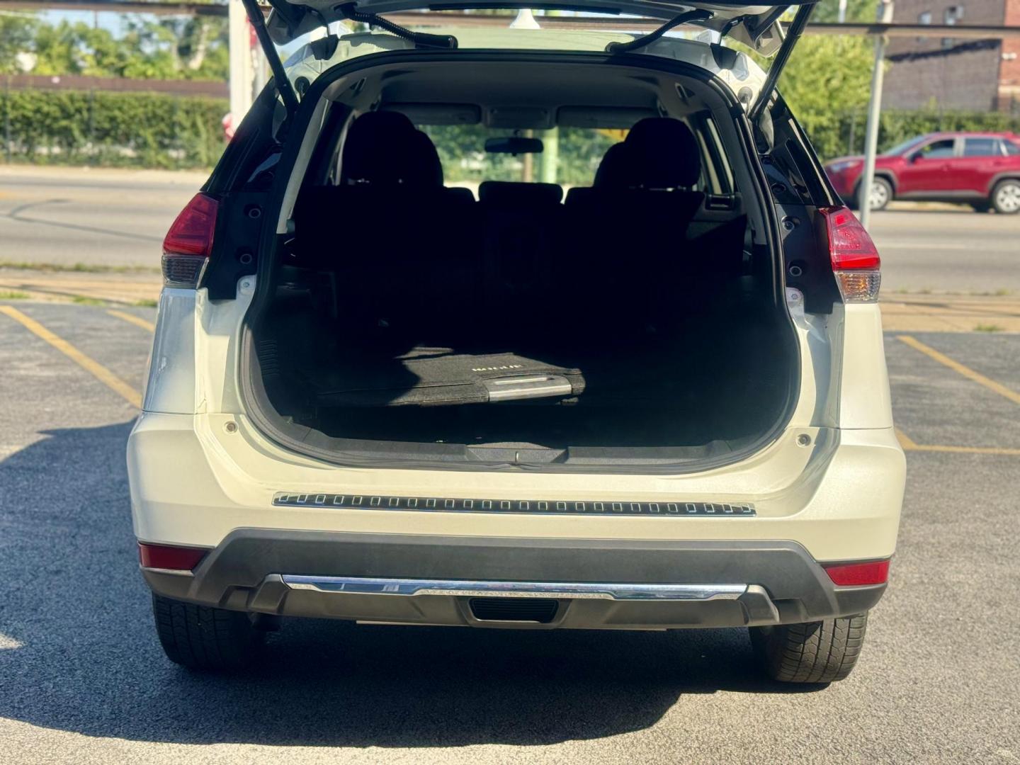 2017 WHITE Nissan Rogue S AWD (5N1AT2MV2HC) with an 2.5L L4 DOHC 16V engine, CVT transmission, located at 7600 S Western Ave., Chicago, IL, 60620, (773) 918-3980, 0.000000, 0.000000 - Photo#4