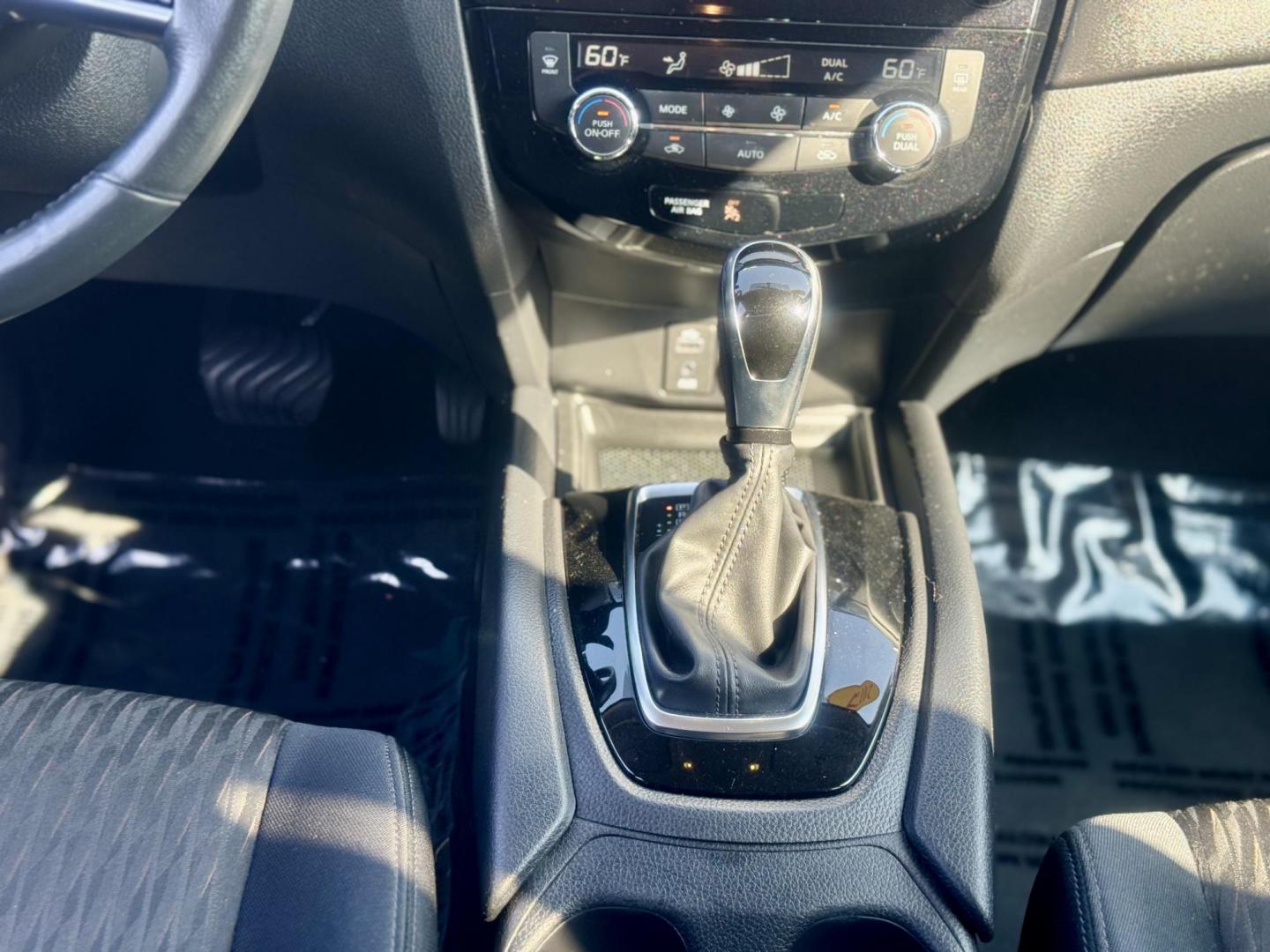 2017 WHITE Nissan Rogue S AWD (5N1AT2MV2HC) with an 2.5L L4 DOHC 16V engine, CVT transmission, located at 7600 S Western Ave., Chicago, IL, 60620, (773) 918-3980, 0.000000, 0.000000 - Photo#11