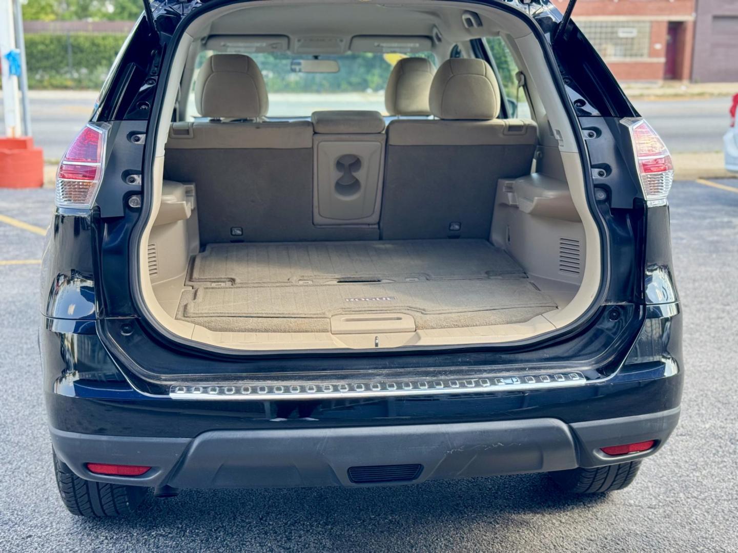 2015 BLACK Nissan Rogue S AWD (KNMAT2MV0FP) with an 2.5L L4 DOHC 16V engine, Continuously Variable Transmission transmission, located at 7600 S Western Ave., Chicago, IL, 60620, (773) 918-3980, 0.000000, 0.000000 - Photo#4
