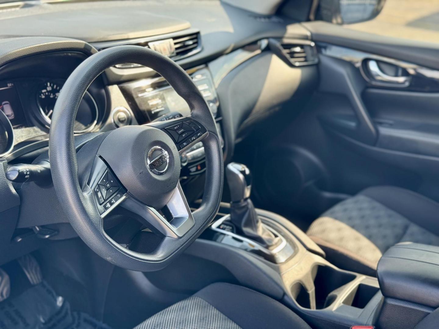 2017 BLACK Nissan Rogue Sport SL AWD (JN1BJ1CRXHW) with an 2.0L L4 DOHC 16V engine, CVT transmission, located at 7600 S Western Ave., Chicago, IL, 60620, (773) 918-3980, 0.000000, 0.000000 - Photo#5