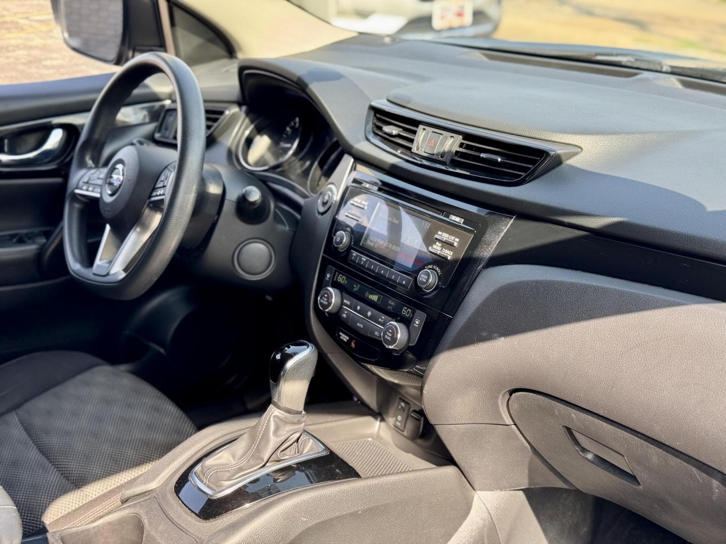 2017 BLACK Nissan Rogue Sport SL AWD (JN1BJ1CRXHW) with an 2.0L L4 DOHC 16V engine, CVT transmission, located at 7600 S Western Ave., Chicago, IL, 60620, (773) 918-3980, 0.000000, 0.000000 - Photo#8