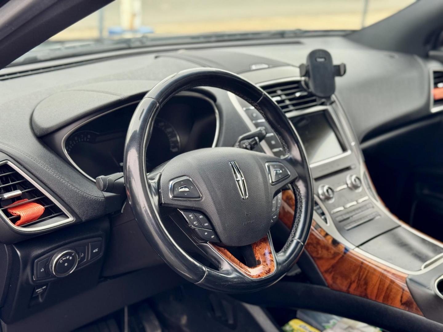 2016 BLACK Lincoln MKX Reserve AWD (2LMTJ8LR8GB) with an 3.7L V6 DOHC 24V engine, 6-Speed Automatic transmission, located at 7600 S Western Ave., Chicago, IL, 60620, (773) 918-3980, 0.000000, 0.000000 - Photo#5