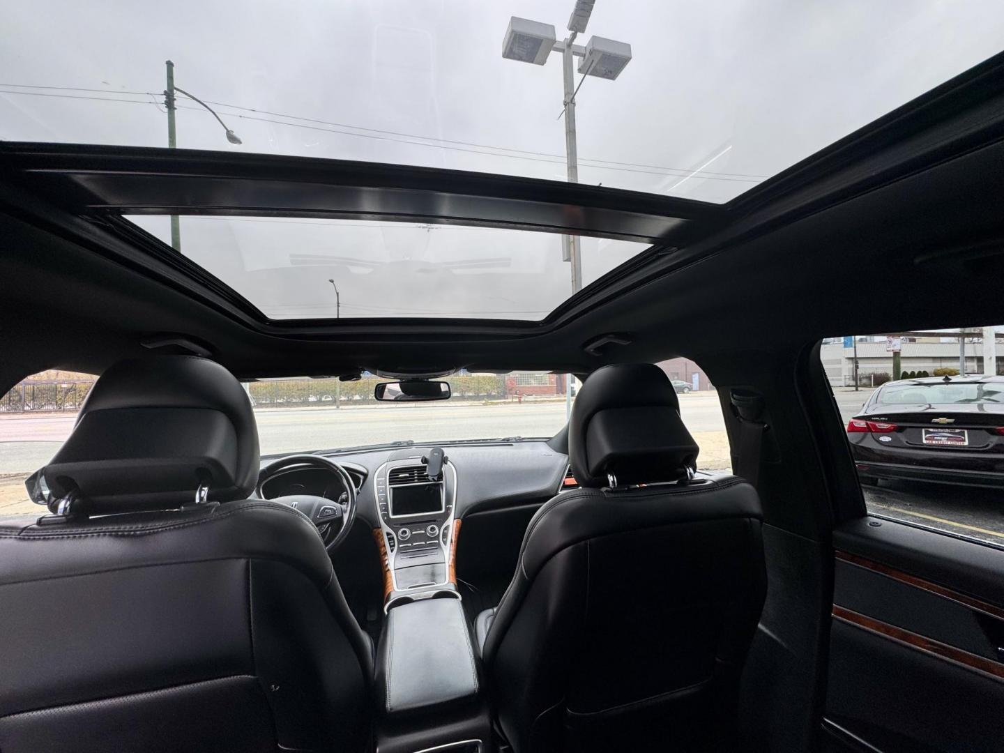 2016 BLACK Lincoln MKX Reserve AWD (2LMTJ8LR8GB) with an 3.7L V6 DOHC 24V engine, 6-Speed Automatic transmission, located at 7600 S Western Ave., Chicago, IL, 60620, (773) 918-3980, 0.000000, 0.000000 - Photo#10