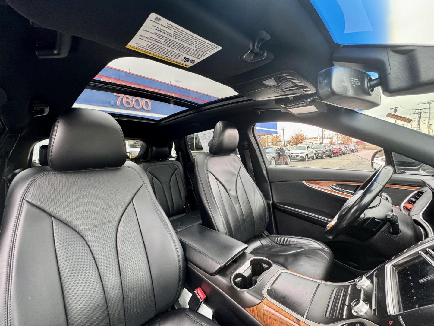 2016 BLACK Lincoln MKX Reserve AWD (2LMTJ8LR8GB) with an 3.7L V6 DOHC 24V engine, 6-Speed Automatic transmission, located at 7600 S Western Ave., Chicago, IL, 60620, (773) 918-3980, 0.000000, 0.000000 - Photo#9