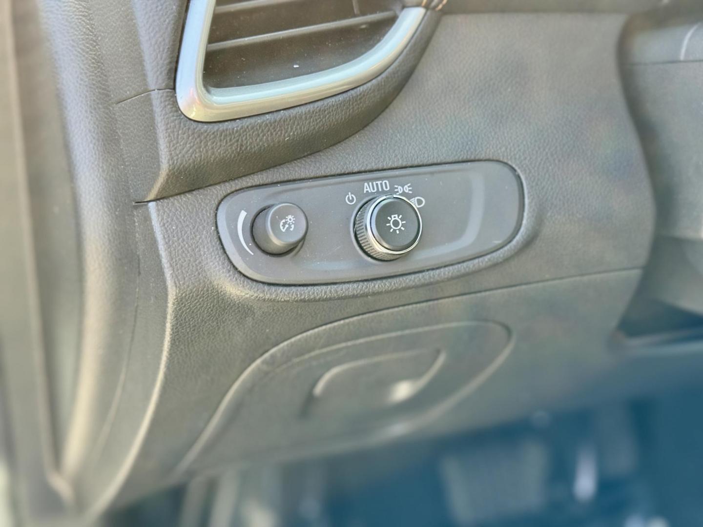 2020 WHITE Chevrolet Trax LS AWD (KL7CJNSBXLB) with an 1.4L L4 DOHC 16V engine, 6A transmission, located at 7600 S Western Ave., Chicago, IL, 60620, (773) 918-3980, 0.000000, 0.000000 - Photo#12