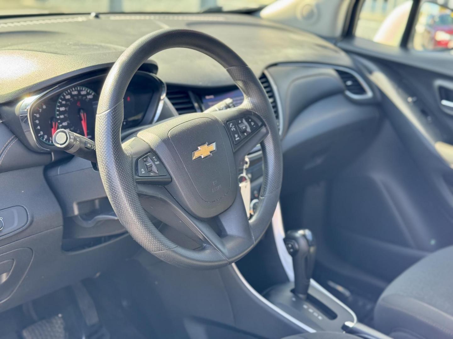 2020 WHITE Chevrolet Trax LS AWD (KL7CJNSBXLB) with an 1.4L L4 DOHC 16V engine, 6A transmission, located at 7600 S Western Ave., Chicago, IL, 60620, (773) 918-3980, 0.000000, 0.000000 - Photo#5