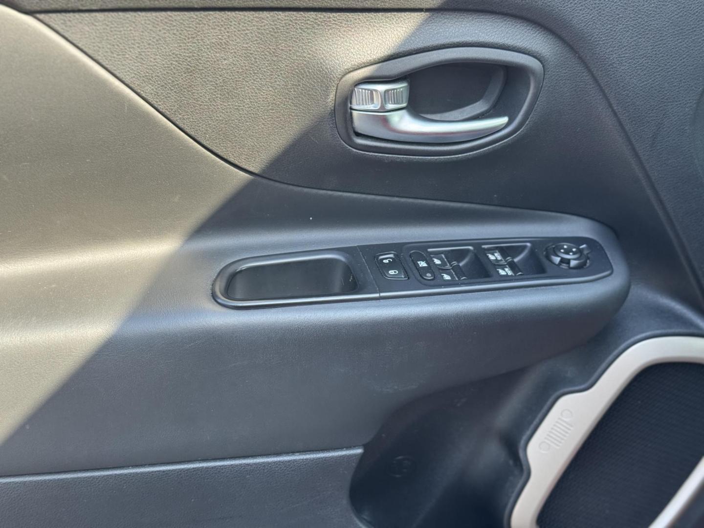 2015 RED Jeep Renegade Limited FWD (ZACCJADT5FP) with an 2.4L L4 engine, 9-Speed Automatic transmission, located at 7600 S Western Ave., Chicago, IL, 60620, (773) 918-3980, 0.000000, 0.000000 - Photo#13