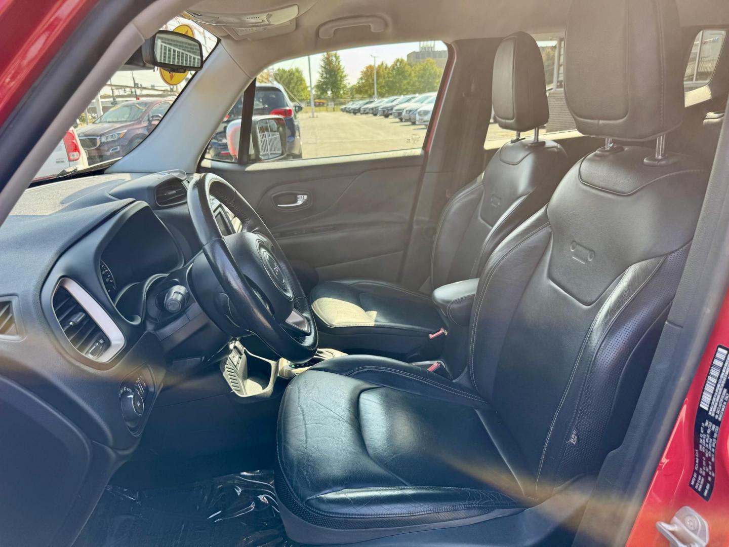 2015 RED Jeep Renegade Limited FWD (ZACCJADT5FP) with an 2.4L L4 engine, 9-Speed Automatic transmission, located at 7600 S Western Ave., Chicago, IL, 60620, (773) 918-3980, 0.000000, 0.000000 - Photo#8