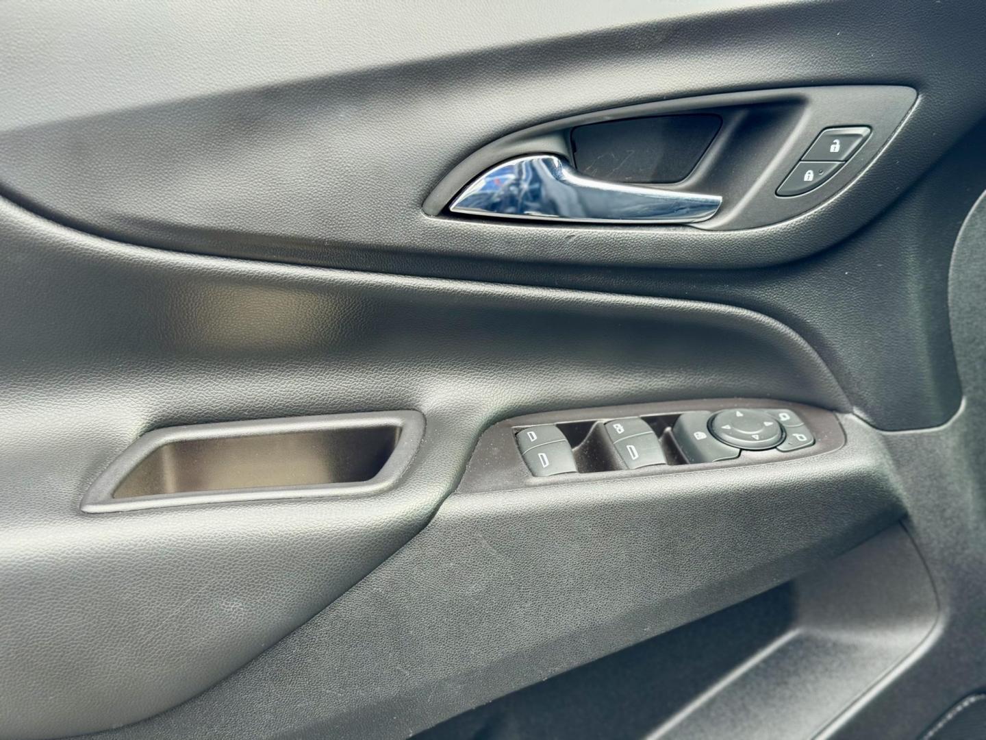 2019 BLACK Chevrolet Equinox LT 1.5 2WD (2GNAXKEV2K6) with an 1.5L L4 DIR DOHC 16V TURBO engine, 6A transmission, located at 7600 S Western Ave., Chicago, IL, 60620, (773) 918-3980, 0.000000, 0.000000 - Photo#13