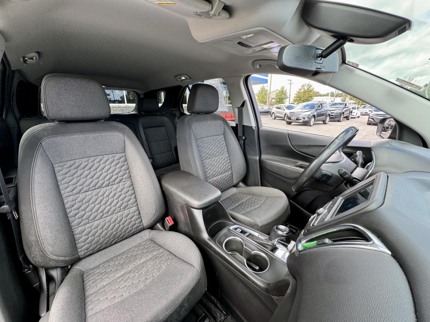 2019 BLACK Chevrolet Equinox LT 1.5 2WD (2GNAXKEV2K6) with an 1.5L L4 DIR DOHC 16V TURBO engine, 6A transmission, located at 7600 S Western Ave., Chicago, IL, 60620, (773) 918-3980, 0.000000, 0.000000 - Photo#9